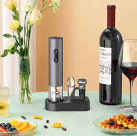 Offre Spéciale : Coffret Cadeau Ouvre-Bouteille Électrique 4-en-1 à Piles avec Verseur, Aérateur, Bouchon à Vide et Base de Rangement, Coupe-Capsule