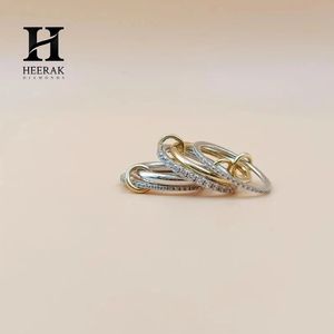 Anillo de Diamantes Cultivados en Laboratorio Multibanda Interconectados de Lujo, Anillo Enlazado de Oro de Dos Tonos de 14K - Product Image 2