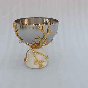 Bol de service et décoratif en métal de forme ronde, finition argentée, avec base unique de designer polie et brillante, livraison gratuite - Product Image 1