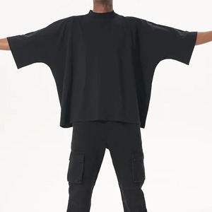 เสื้อยืดคอกลมโอเวอร์ไซส์ถักนิตติ้งสีดำสำหรับผู้ชาย แขนสั้น ลายพิมพ์ตามสั่ง สไตล์มินิมอล ทรงปกติ ผ้าฝ้าย 100% ด้านหน้า - Product Image 3