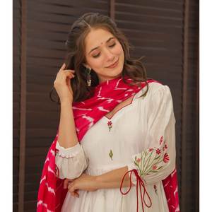 Costume Anarkali taille XS avec broderie comprenant le bas et Dupatta - Product Image 6