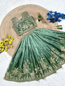 Conjunto de Lehenga Choli Bordado de Diseñador para Niñas con Dupatta, Traje Étnico para Fiestas y Bodas - Product Image 5
