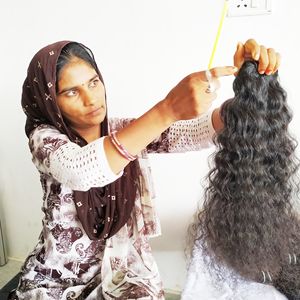 100% faisceaux naturels de vague profonde en vrac cuticule vierge crue alignée Machine Double trame noir bouclé Extensions de cheveux humains vietnamiens - Product Image 3