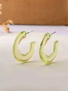 Pendientes de Resina Hechos a Mano para Mujer, Diseño Moderno y Artístico con Acabado Brillante, Forma Personalizada de Hada del Amor - Product Image 5