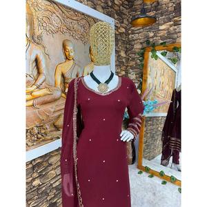 Conjunto de Top y Falda de Georgette con Bordado, Estilo Tradicional, con Dupatta Color Granate - Product Image 2