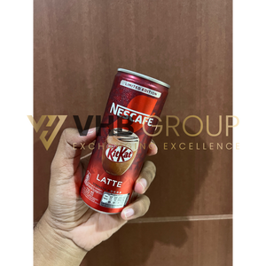 Pour KITKAT LATTE CREAM & SUGAR, boisson prête à boire caféinée et sucrée en canette - Product Image 2
