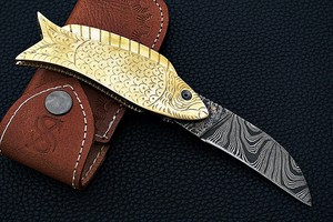 Couteau utilitaire pliant en acier Damas SHARP POINT TRADES, lame droite, ouverture par bouton de pouce, manche en bois, design artistique - Product Image 6