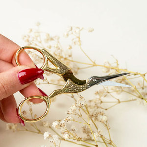 Ciseaux de couture Stork vintage dorés à pointe affûtée pour broderie et artisanat, vente en gros - Product Image 1