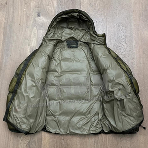 Veste d'hiver matelassée personnalisée OEM pour homme, parka chaude à capuche, coupe-vent et imperméable pour l'extérieur - Product Image 3