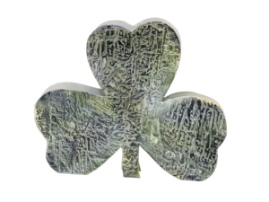 Sculpture artisanale en tôle de fer, trèfle texturé vert, art métallique, décoration irlandaise porte-bonheur pour la maison, le jardin ou le mur - Product Image 3