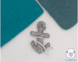 Crochet d'ancrage en feutre de laine cousu main avec motif de navire pirate et de naufrage pour enfant, équitable et fait main - Product Image 4