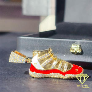 Pendentif en moissanite et diamant, style sneaker glacé, avec design de chaussure détaillé, en argent sterling 925 - Product Image 1