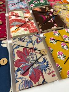 Carnet en tissu imprimé en coton avec lien en cordon |   Journal artisanal fait main pour la rédaction, les cadeaux, les acheteurs en détail et en gros - Product Image 5