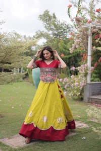 Hermoso Lehenga Choli de Algodón Puro con Diseño en Relieve para las Noches del Festival Garba de LAMOUNT Fashion - Product Image 3