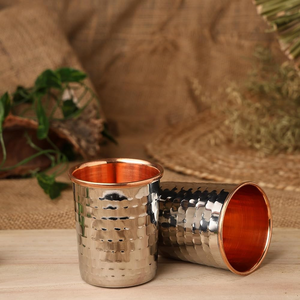 แก้วน้ำสีทองพิมพ์ลายแบบซับลิเมชันเป็นมิตรกับสิ่งแวดล้อมภาชนะสำหรับนักดื่มติดผนังแบบเดี่ยวพร้อมโลหะเคลือบแบบเรียบง่ายและฝาปิด - Product Image 4