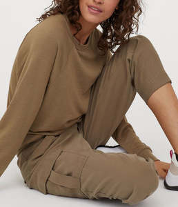 Sweat-shirts pour femmes surdimensionnés à épaules tombantes personnalisables, tissu 100% coton, couleur marron unie, col rond, sweat-shirt léger - Product Image 3