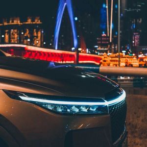 Aggiorna il tuo veicolo con una luce da cofano a LED dinamica da 12V 10W con luce bianca per auto Start-Scan da 59 pollici! Strumento di emergenza - Product Image 1