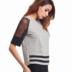 Blusa de Mujer Gris con Mangas Raglán de Malla y Rayas Negras, Cuello Redondo, Estilo Casual, Manga Tres Cuartos, Diseño con Combinación de Colores Sólidos - Product Image 5