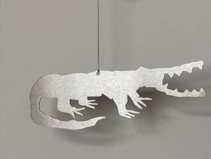 Ornement suspendu en bois rustique en forme d'ange avec détails découpés en forme de cœur et d'étoile pour un arbre de Noël et une décoration de fêtes charmants. - Product Image 3