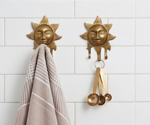 ตะขอแขวนผนังทองเหลืองดีไซน์พรีเมียมรูปพระอาทิตย์ พร้อมตะขอ 2 อัน สไตล์วินเทจ ตกแต่งด้วยโลหะ ทนทานต่อการเกิดสนิม ติดตั้งบนผนัง - Product Image 6