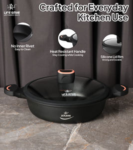 Casserole peu profonde antiadhésive premium avec revêtement en titane, couvercle en verre à bords en silicone et base à induction - Product Image 5