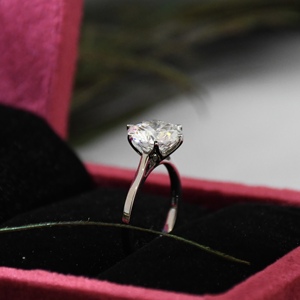 Bague solitaire en diamant de laboratoire taille brillant 3,5 carats |   Certifié IGI E-VVS2 |   Bague en or massif 14 carats plaquée rhodium pour anniversaire - Product Image 1