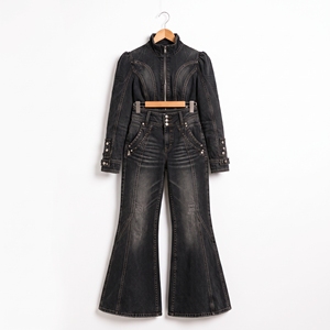 Ensemble deux pièces en jean noir pour femme : veste courte peplum et jean évasé taille haute – Style gothique streetwear – Vente en gros - Product Image 3