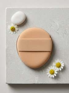 [K-ESSENTIALS] Éponge de maquillage en forme d'œuf beige en gros, applicateur professionnel pour le visage, en vrac - Product Image 3