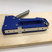 Agrafeuse légère de qualité industrielle et DIY, charge par l'arrière, conception facile à suspendre pour applications sur le bois, alimentation manuelle