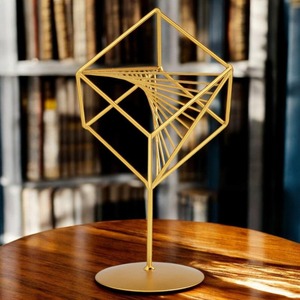Objets de décoration de table géométriques élégants finis en or, idéaux pour la décoration intérieure, le salon moderne et les cadeaux. Vente en gros depuis l'Inde. - Product Image 2