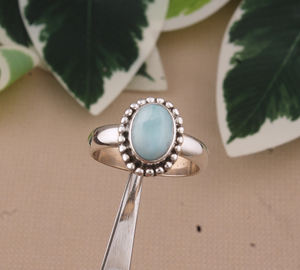 Anillo Solitario Clásico Boho Hecho a Mano con Larimar de Corte Fantasía y Engaste de Bisel en Plata de Ley 925, Certificado por Terceros - Product Image 4