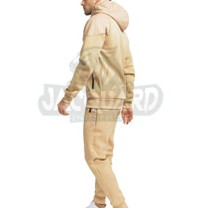 Conjunto de chándal unisex de corte holgado diseñado para amantes del streetwear que valoran tanto la comodidad como la tendencia. Hecho de material de lana premium - Product Image 4