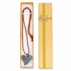 Collier pendentif cœur en acier Damas moderne fait main par Ahmad Fabric avec motif ajouré sur cordon marron pour cadeau de Saint-Valentin - Product Image 6