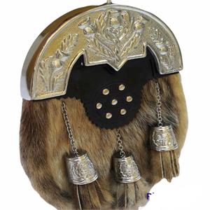 Sporran escocés de alta gama con un cantle decorativo de cromo con diseño de cardo y tres borlas en cadena - Product Image 1