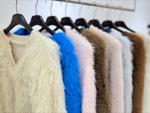 OEM personnalisable dames vêtements d'hiver à la mode Cardigan floue Jacquard manches longues tricots chauds Style décontracté pour les femmes - Product Image 6