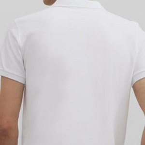 เสื้อโปโลผู้ชายสีขาว ผ้าฝ้าย แขนสั้น ทรงปกติ คอวี ลำลอง สีพื้น ผ้าถัก ระบายอากาศได้ดี - Product Image 2