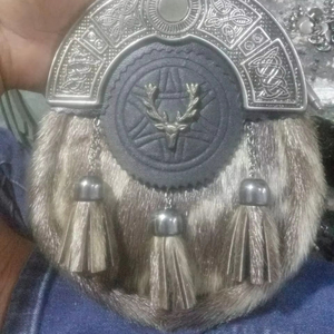 Sporran Escocés de Cuero de Alta Calidad para Hombre, Estilo Antiguo, con Cadena y 3 Borlas - Product Image 1