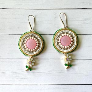 Pendientes Bordados a Mano con Cuentas para Mujer, Estilo Bohemio Contemporáneo, Étnico y Vintage - Product Image 1