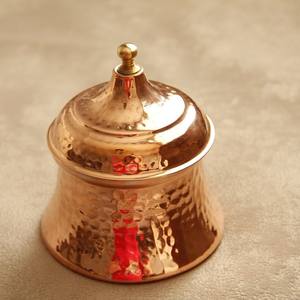 Azucarero de Lujo Pintado a Mano en Blanco y Cobre con Tapa, Jarra Decorativa para Dulces con Pedestal Floral, Vajilla Premium para Exhibición en Restaurantes - Product Image 1