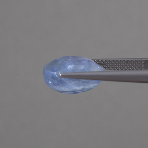 Saphir bleu naturel de qualité supérieure en gros, 11,88 carats, taille ovale 14x11MM, phosphorescent, poli à la main, certifié IGI - Product Image 2