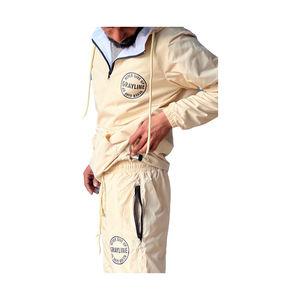 Conjunto Deportivo para Hombre OEM de Dos Piezas, Chaqueta de Nylon con Cierre y Malla Interior, Pantalones Cortos Deportivos, Traje Deportivo de Nylon Personalizado - Product Image 6