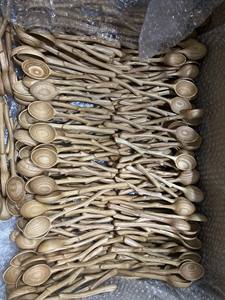 Cuchara de Madera con Forma de Flor Hecha a Mano, Cucharas y Tenedores de Madera con Diseño Floral, Decoración de Cocina Estilo Cottagecore Personalizada - CARYLN - Product Image 4