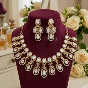 Ensemble de collier en pierre plaqué or Moissanite de haute qualité Boucles d'oreilles pour femmes Bijoux de créateur pour vêtements de mariage - Product Image 1