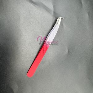 Pinzas para pestañas de acero inoxidable sostenibles, agarre de diamante plateado puntiagudo, antimagnético, aislamiento de 45 grados, recubrimiento en polvo suave - Product Image 2