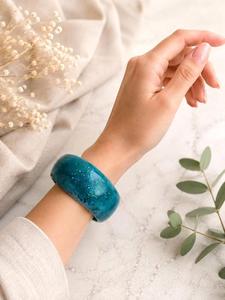 Brazalete de Resina Premium MN Exports, Joyería Hecha a Mano, Elegante, Moderna, Ligera, para Mujer, Estilo Islámico, Ideal para Fiestas - Product Image 5
