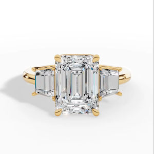 Meilleur prix pour une bague en argent 925 avec trois pierres émeraudes et diamants de laboratoire taillés en baguette fantaisie, fournisseur de bijoux fins en gros OEM - Product Image 5