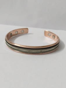 Brazalete de Cadena Trenzada en Oro Rosa, Joyería Metálica Hecha a Mano, Estilo de Lujo para Hombres y Mujeres - Product Image 6
