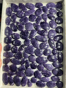 พลอยเลพิโดไลต์สีแดงธรรมชาติทรงหลังเบี้ย รูปทรงและขนาดคละแบบ คุณภาพสูง สำหรับทำเครื่องประดับ ขายส่ง - Product Image 4