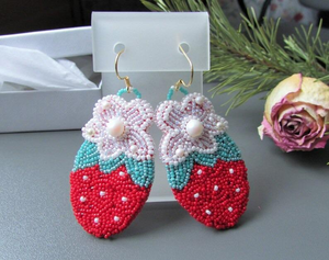 Boucles d'oreilles légères et élégantes brodées, de qualité supérieure, perlées et brodées à la main, forme ovale, par MD HANDICRAFTS - Product Image 3