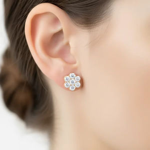 Boucles d'oreilles classiques en argent sterling 925 plaqué or 14 carats avec breloque couronne en moissanite et 14 diamants taille brillant - Product Image 6